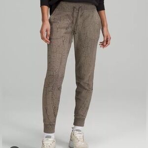 Lululemon Warm Down Jogger 7/8 length 10